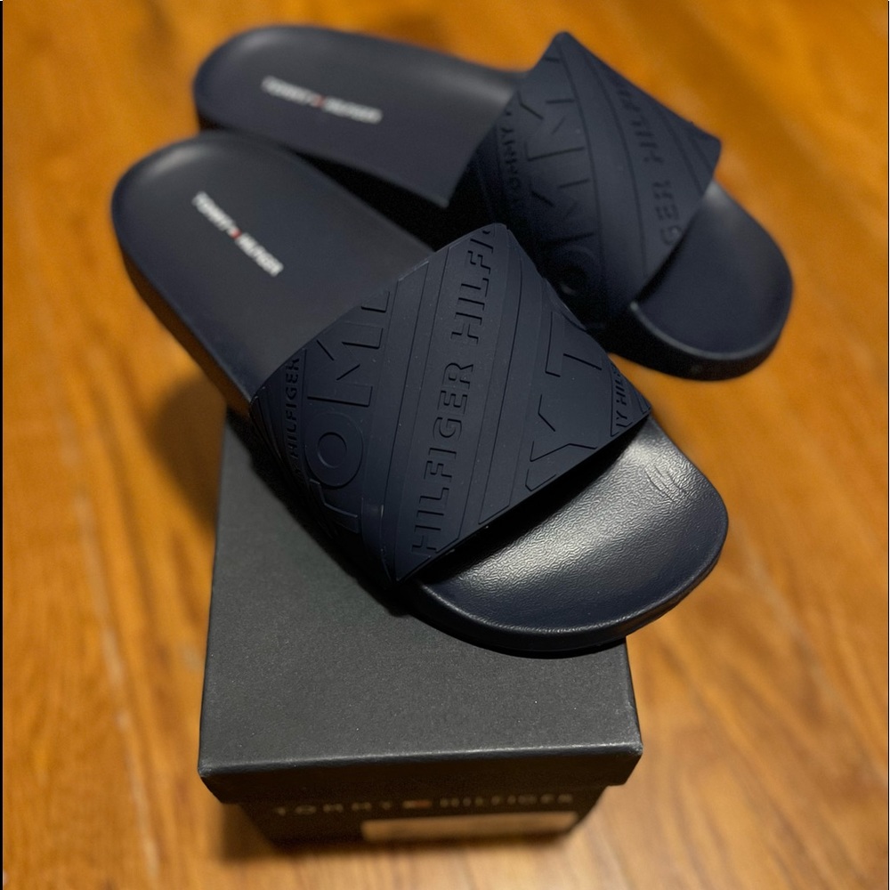Tommy Hilfiger pool slides